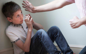 Un genitore su 4 ricorre ancora al ceffone: