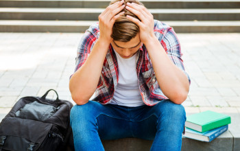 Sostenere i ragazzi bocciati, ma stop a internet e telefonino